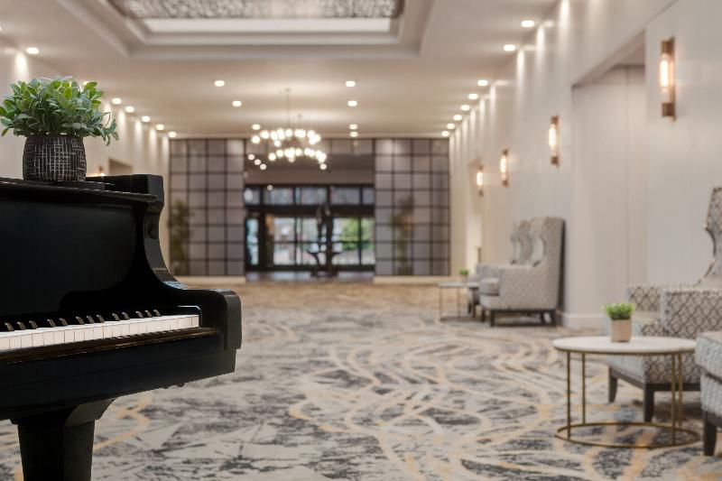 هتل Doubletree By Hilton Canton Downtown