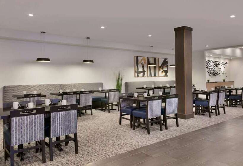هتل Doubletree By Hilton Canton Downtown