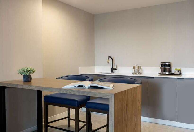 هتل Doubletree By Hilton Canton Downtown