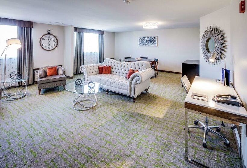 هتل Doubletree By Hilton Huntington