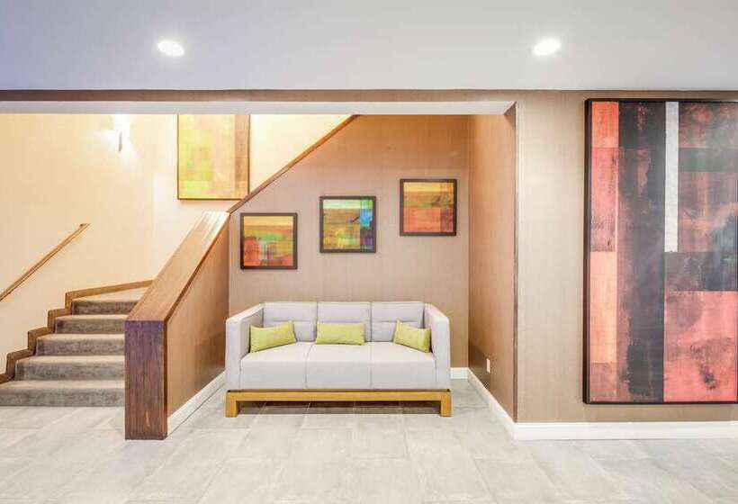 هتل Doubletree By Hilton Huntington