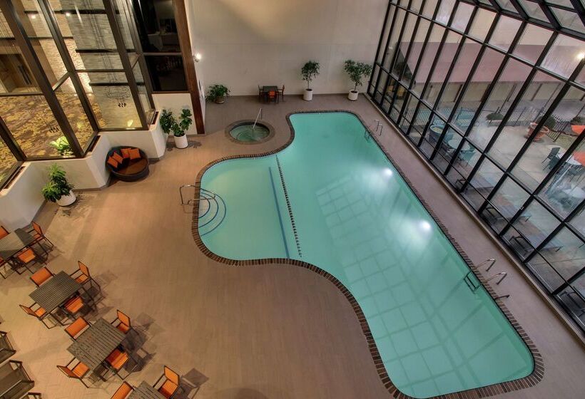 호텔 Doubletree By Hilton Mt. Vernon