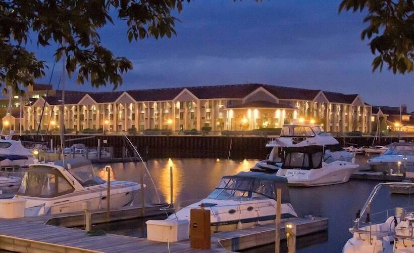 Doubletree By Hilton Hotel Racine Harbourwalk