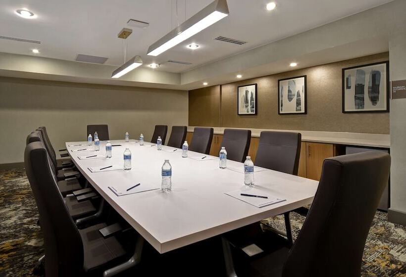 هتل Doubletree By Hilton St. Louis Airport