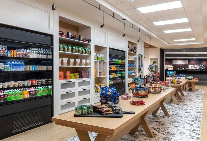 هتل Hilton Alexandria Mark Center