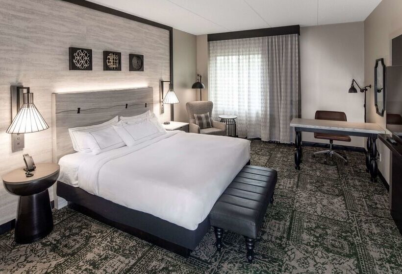 هتل Hilton Appleton Paper Valley