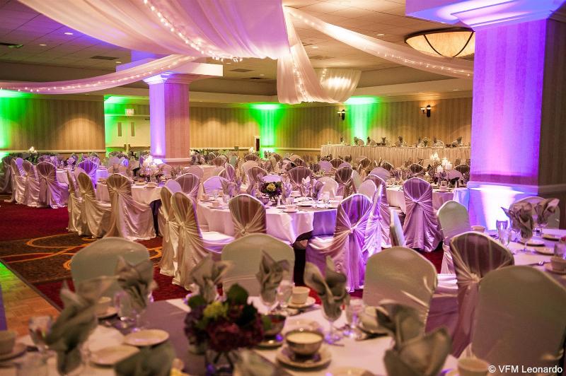 هتل Hilton Appleton Paper Valley