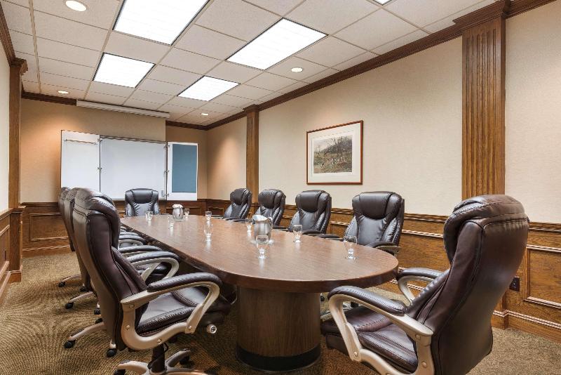 هتل Hilton Appleton Paper Valley