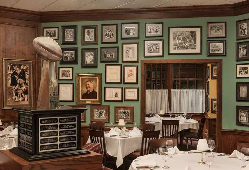 هتل Hilton Appleton Paper Valley