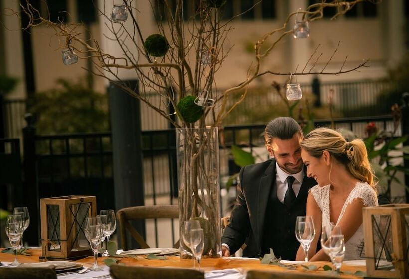 هتل Hilton Birmingham Downtown At Uab