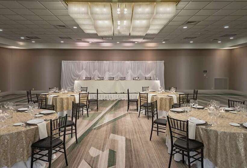 هتل Hilton Birmingham Downtown At Uab