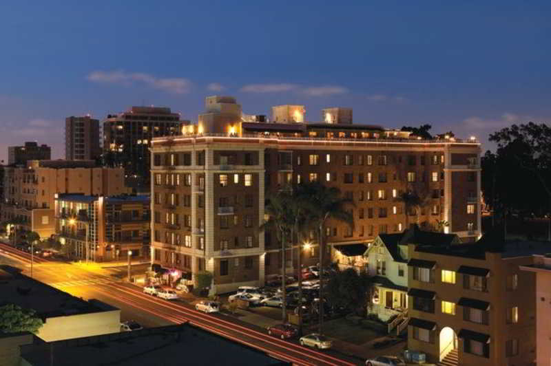 هتل Inn At The Park