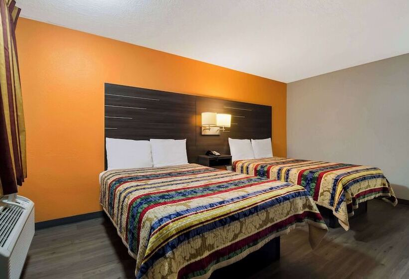 בית מלון כפרי Rodeway Inn Conference Center