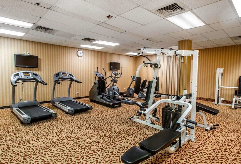 בית מלון כפרי Quality Inn And Conference Center Greeley Downtown