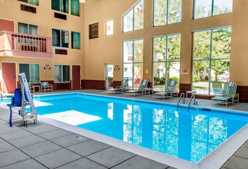 בית מלון כפרי Quality Inn And Conference Center Greeley Downtown