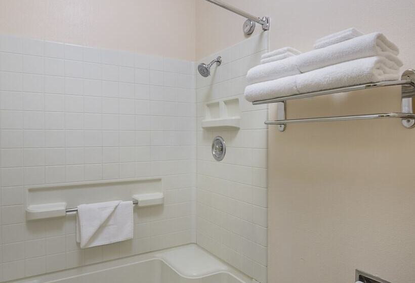 هتل Quality Inn Fresno Yosemite Airport
