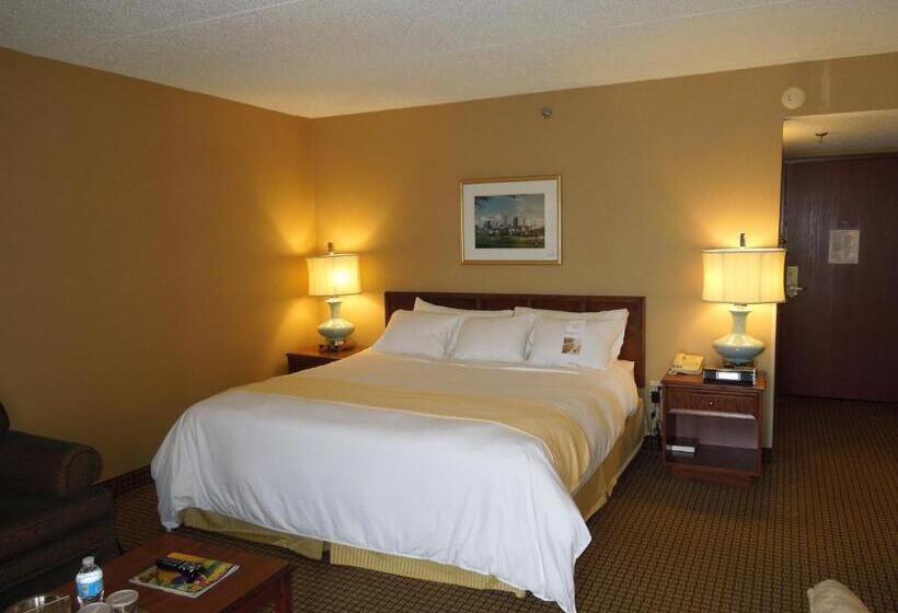 هتل Rl Cleveland Airport West