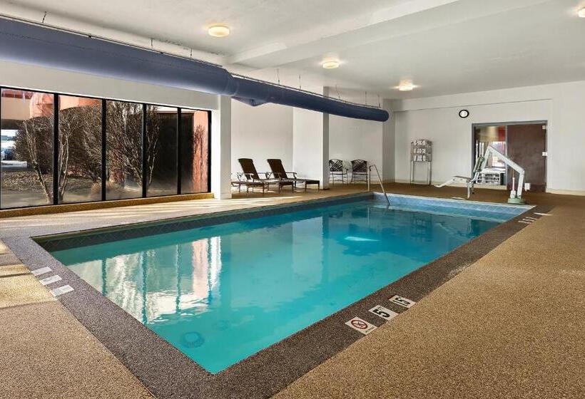 هتل Rl Cleveland Airport West