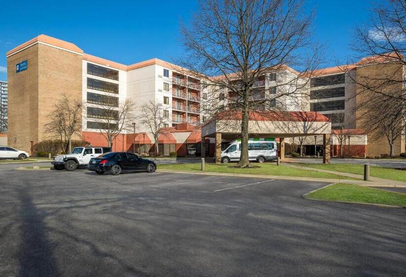 هتل Rl Cleveland Airport West