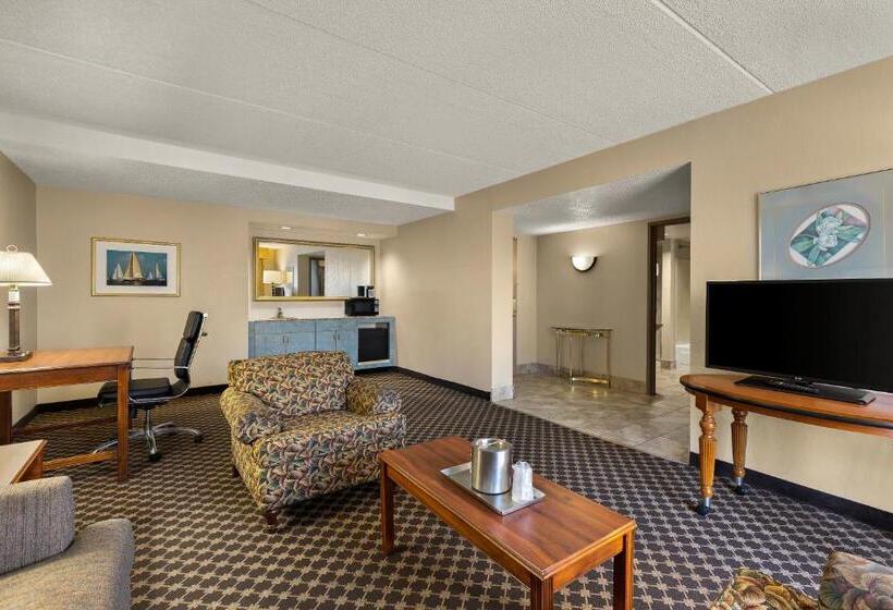 هتل Rl Cleveland Airport West