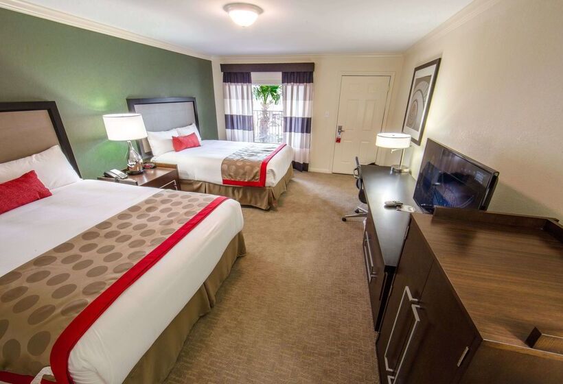 هتل Ramada By Wyndham Houston Intercontinental Airport East