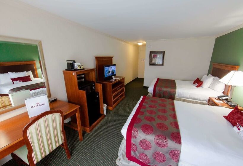 هتل Ramada By Wyndham Houston Intercontinental Airport East