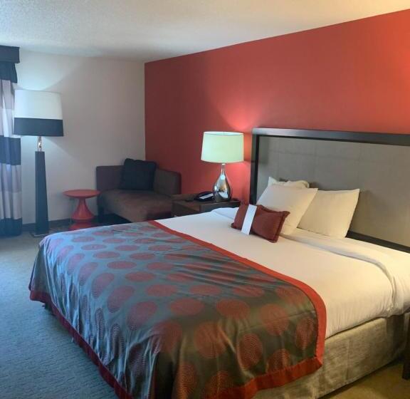 Отель Ramada By Wyndham Marquette