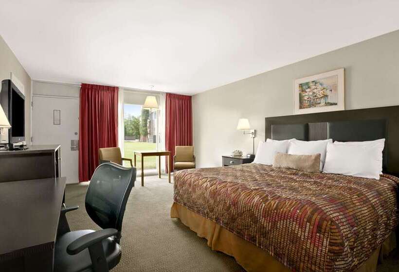 Отель Ramada By Wyndham Washington