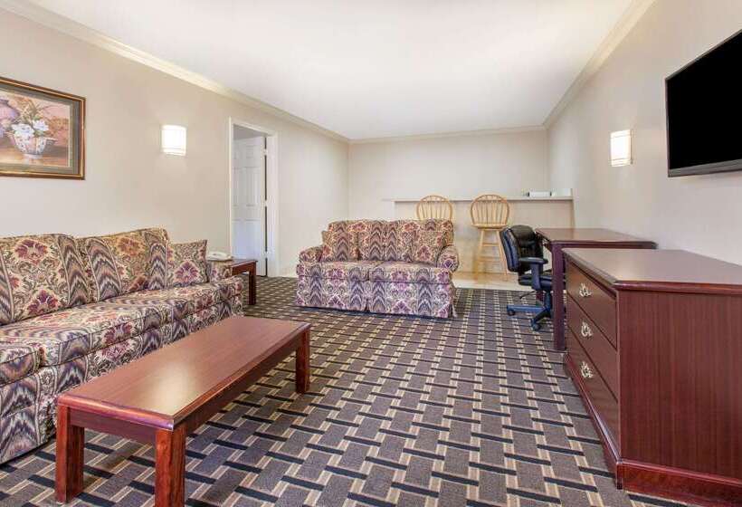 هتل Super 8 By Wyndham Tyler Tx