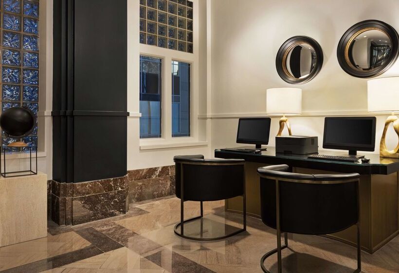 هتل The Admiral, Downtown Historic District