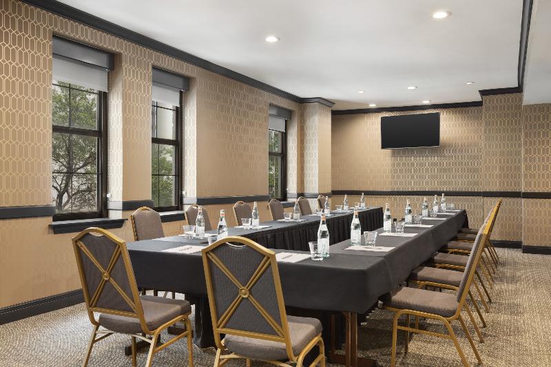 هتل The Admiral, Downtown Historic District