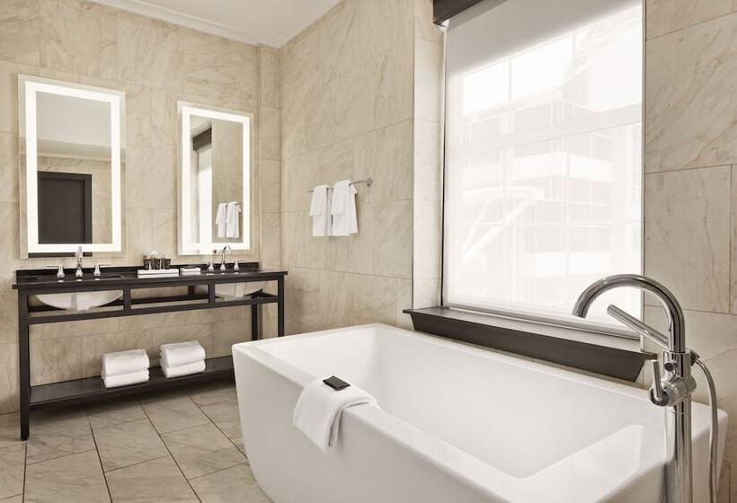 هتل The Admiral, Downtown Historic District