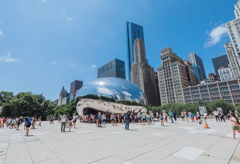 هتل The Westin Chicago River North