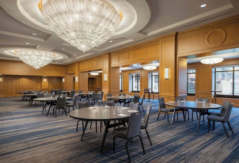 هتل The Westin Chicago River North