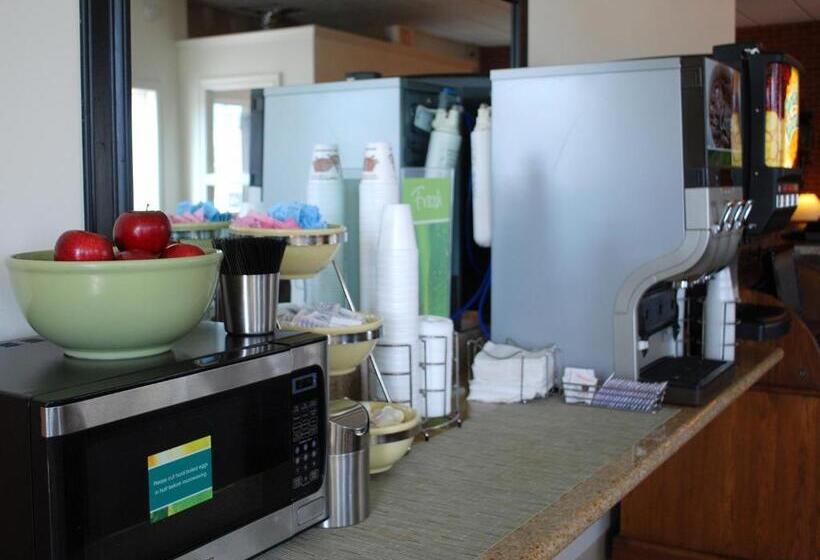 فندق Travelodge By Wyndham Watertown