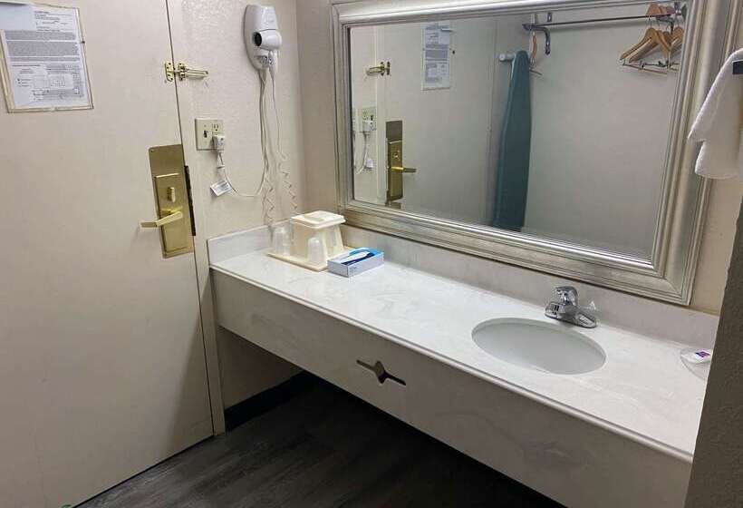 Motel 6 Rochester   Airport