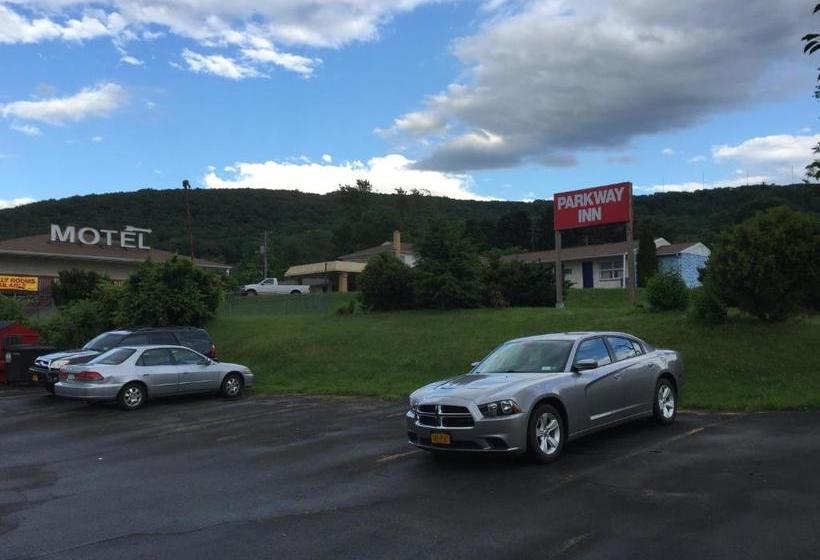 מוטל Parkway Inn