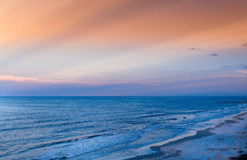 אתר נופש Holiday Inn Express & Suites Oceanfront Daytona Beach Shores, An Ihg