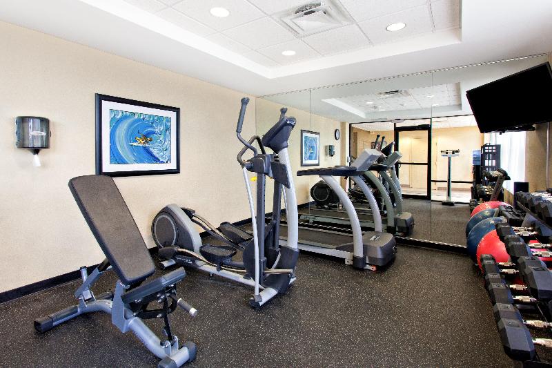 אתר נופש Holiday Inn Express & Suites Oceanfront Daytona Beach Shores, An Ihg