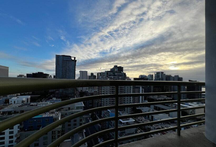 هتل Courtyard by Marriott San Diego Downtown Little Italy