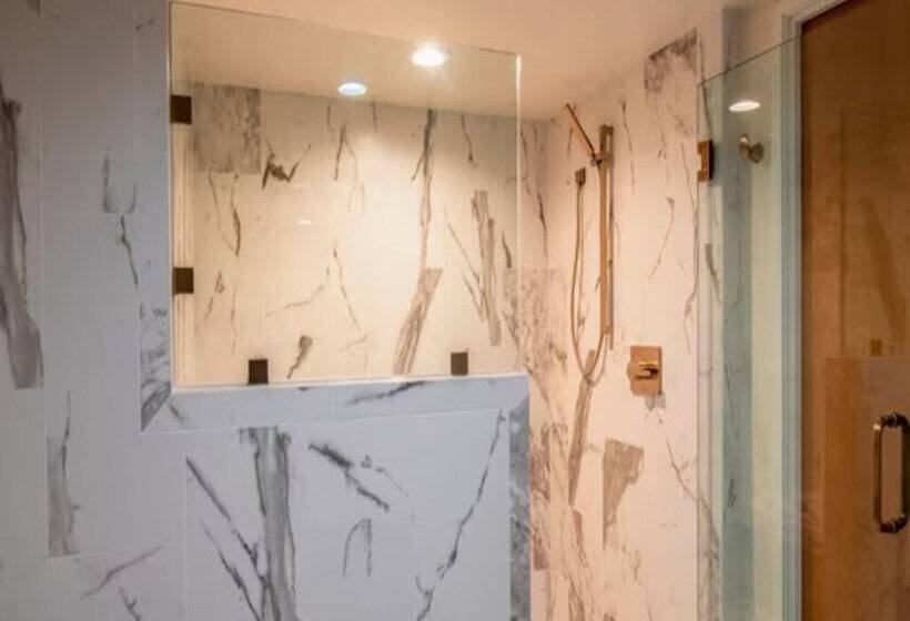 هتل Courtyard by Marriott San Diego Downtown Little Italy