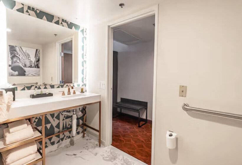 هتل Courtyard by Marriott San Diego Downtown Little Italy