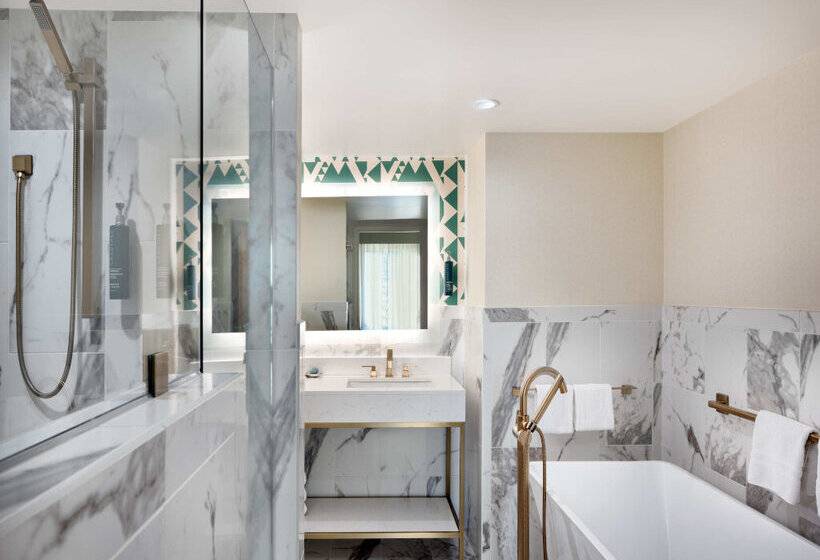 هتل Courtyard by Marriott San Diego Downtown Little Italy