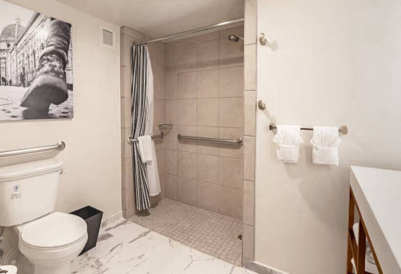 هتل Courtyard by Marriott San Diego Downtown Little Italy