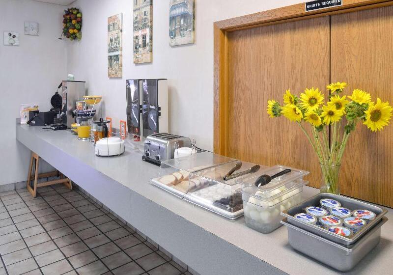 هتل Americas Best Value Inn La Crosse