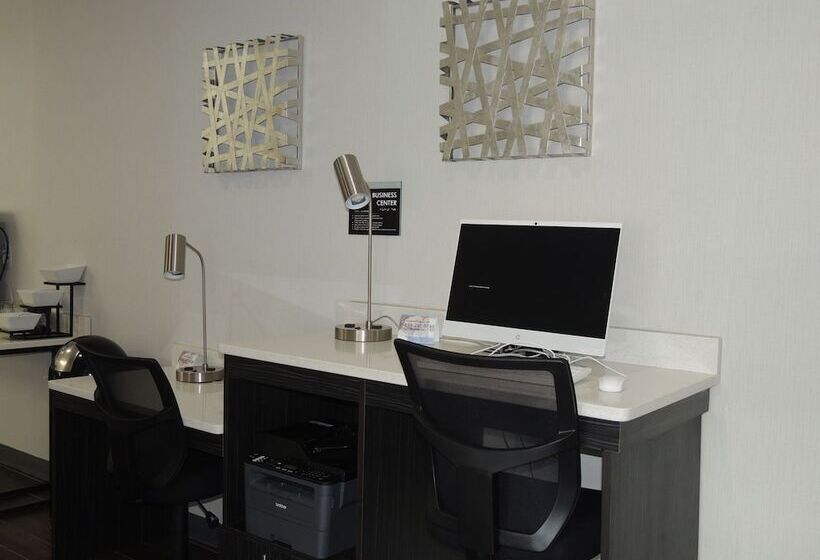 ホテル Best Western Plus Clarks Summit Scranton
