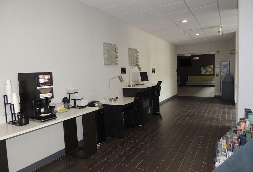 ホテル Best Western Plus Clarks Summit Scranton
