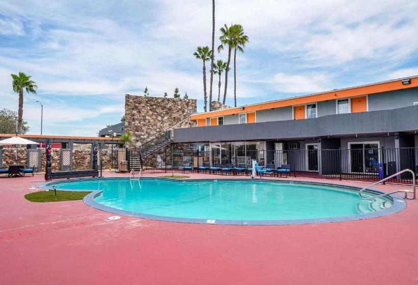 هتل Clarion Pointe Fresno Near Yosemite