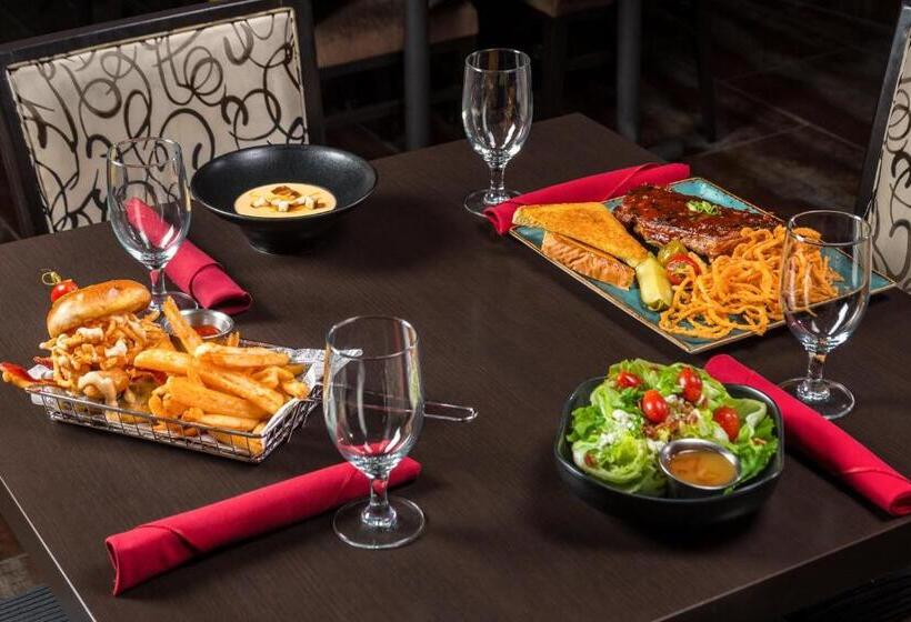 هتل Crowne Plaza Milwaukee South, An Ihg