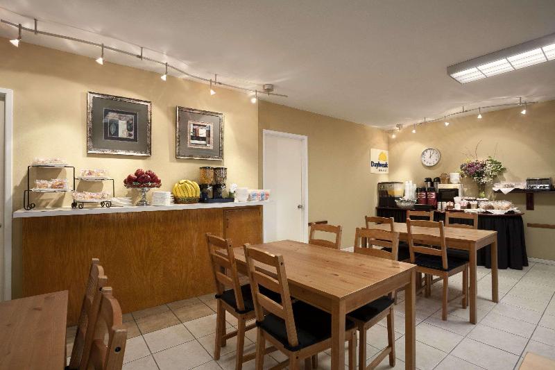 هتل Days Inn By Wyndham San Diego/downtown/convention Center